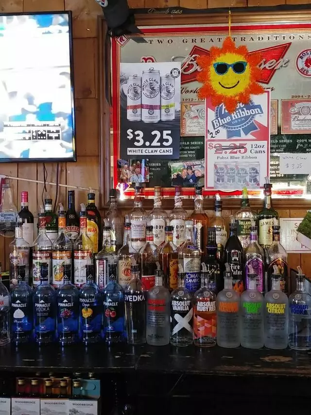 Noonans Bar & Grill