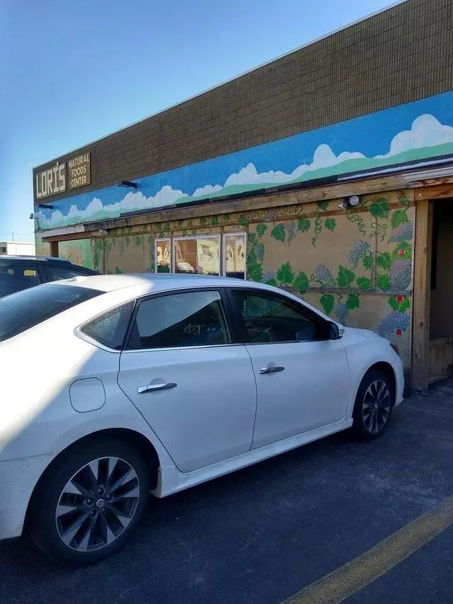 Lori&apos;s Natural Foods Center