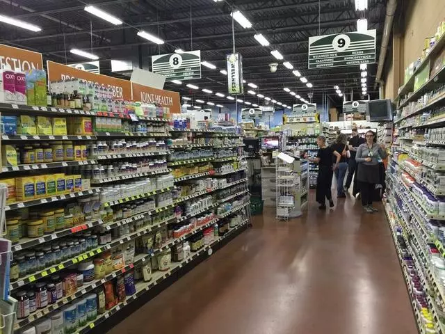 Lori&apos;s Natural Foods Center