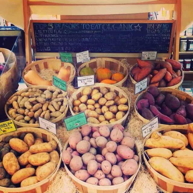 Lori&apos;s Natural Foods Center