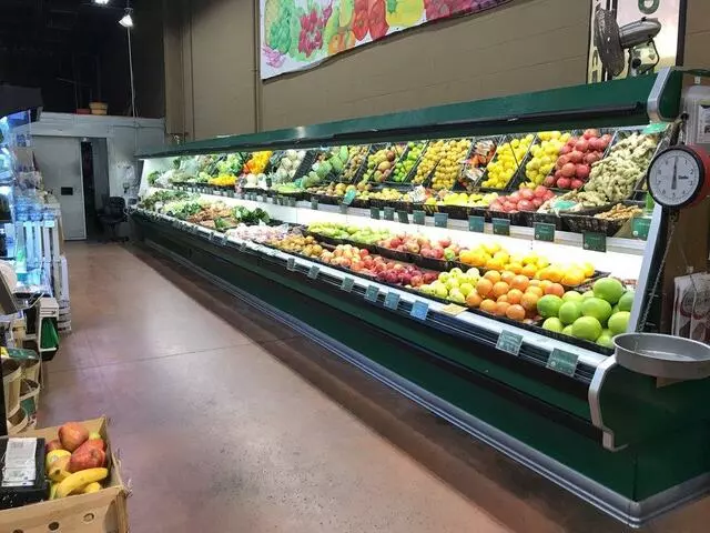 Lori&apos;s Natural Foods Center