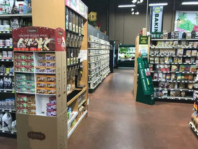 Lori&apos;s Natural Foods Center