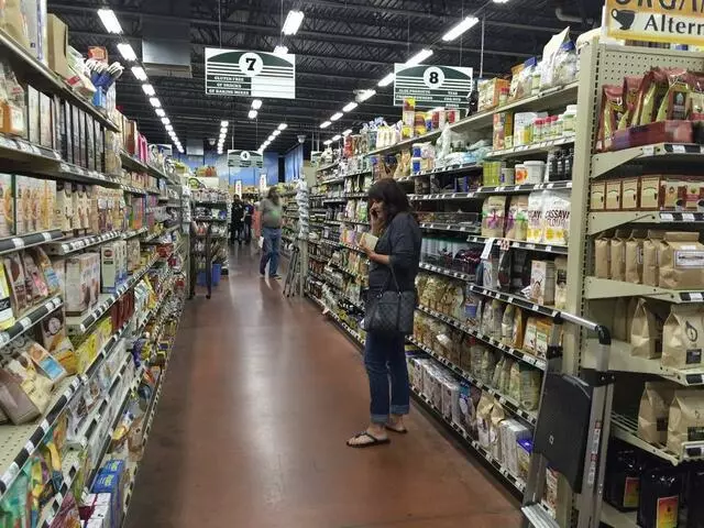 Lori&apos;s Natural Foods Center