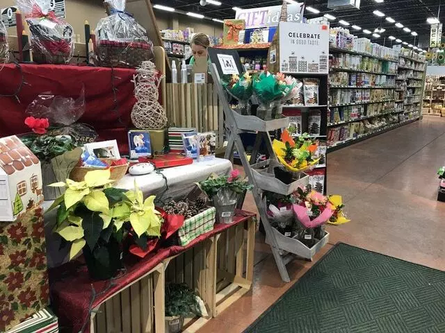 Lori&apos;s Natural Foods Center