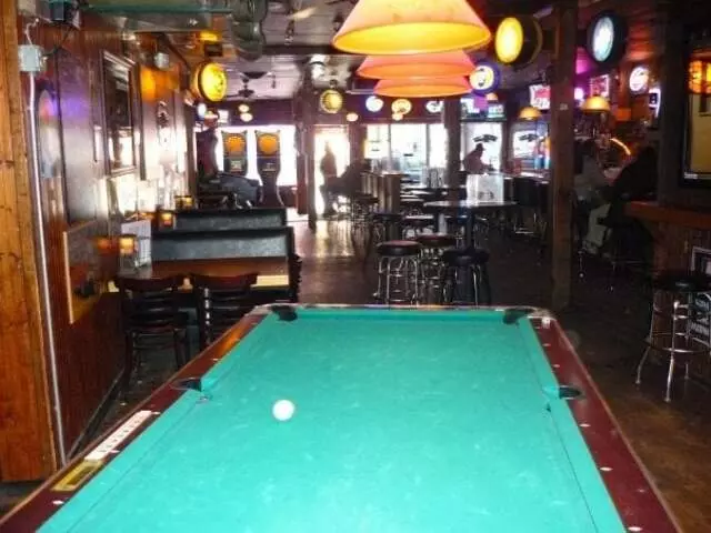 Acme Bar & Pizza